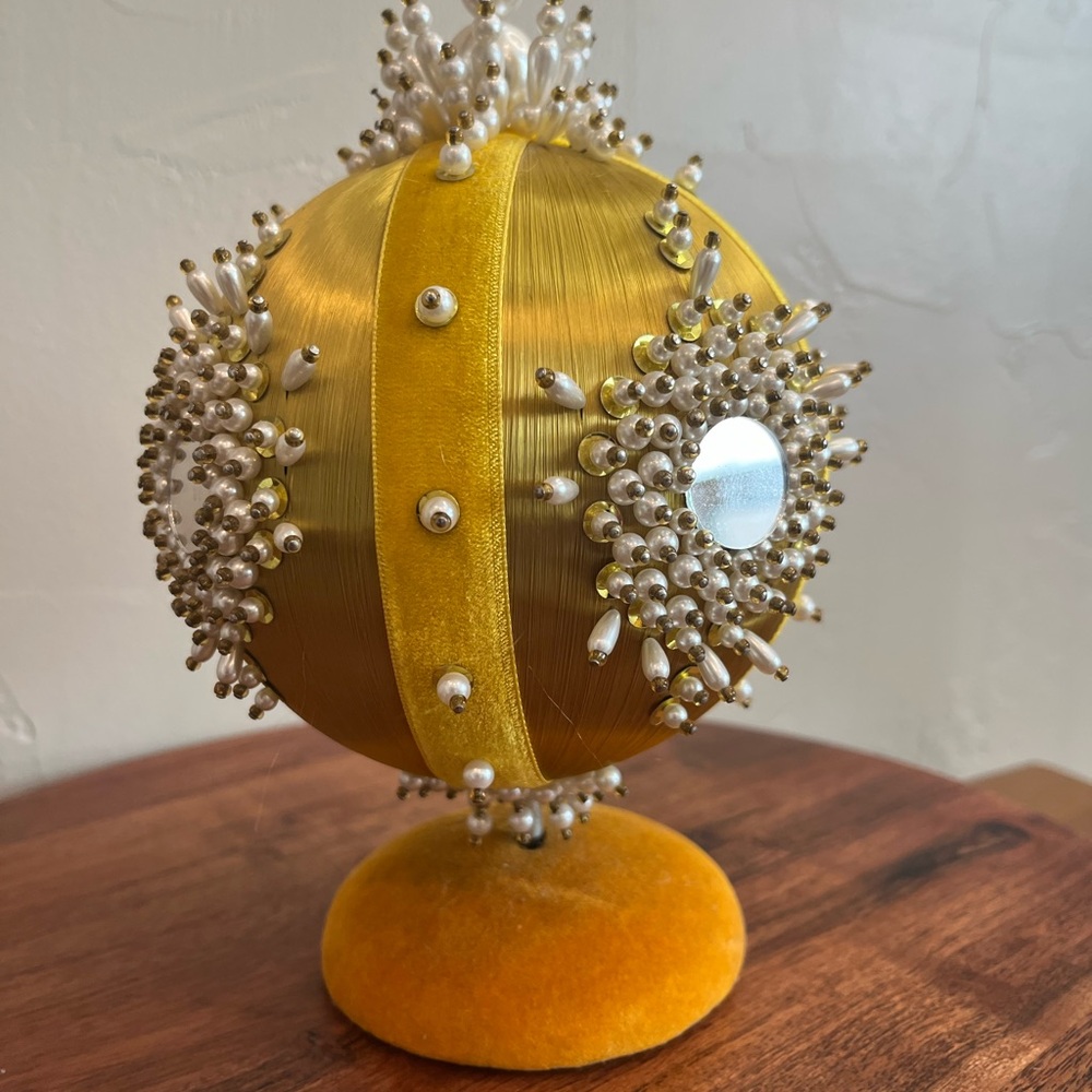 Large Vintage Gold and Yellow Push Pin Rotating Music Box